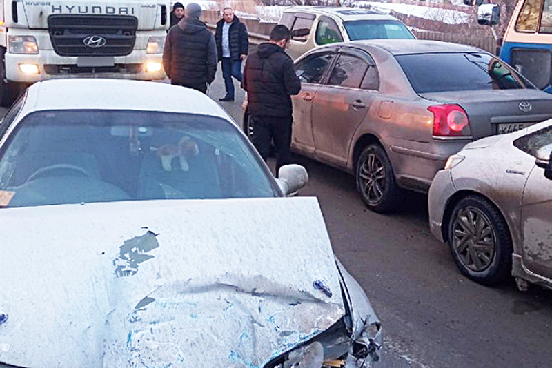 Массовое ДТП под Новосибирском парализовало движение по Толмачёвскому шоссе