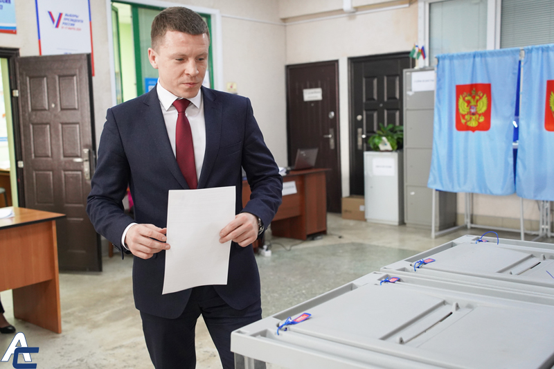 Глава города Обь Павел Буковинин проголосовал на выборах Президента РФ