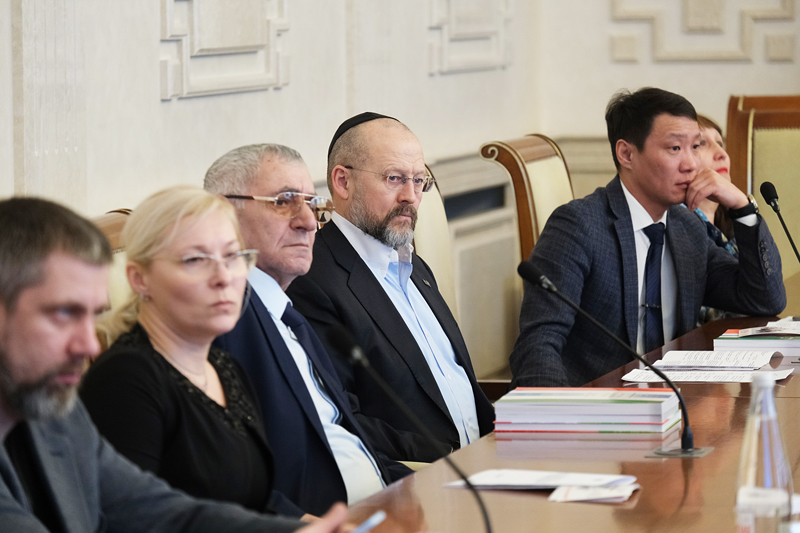 Умение жить дружно: Андрей Травников провёл заседание Совета при губернаторе по межнациональным отношениям
