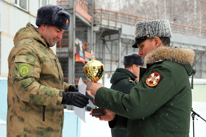 Победителей чемпионата Росгвардии по зимнему офицерскому троеборью наградили в Новосибирске