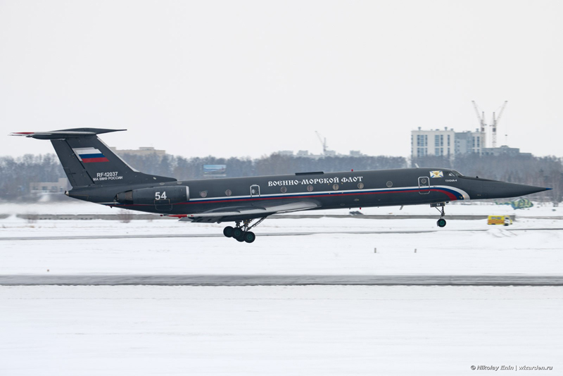 Редкий самолёт "Черная жемчужина" заметили в аэропорту Толмачёво
