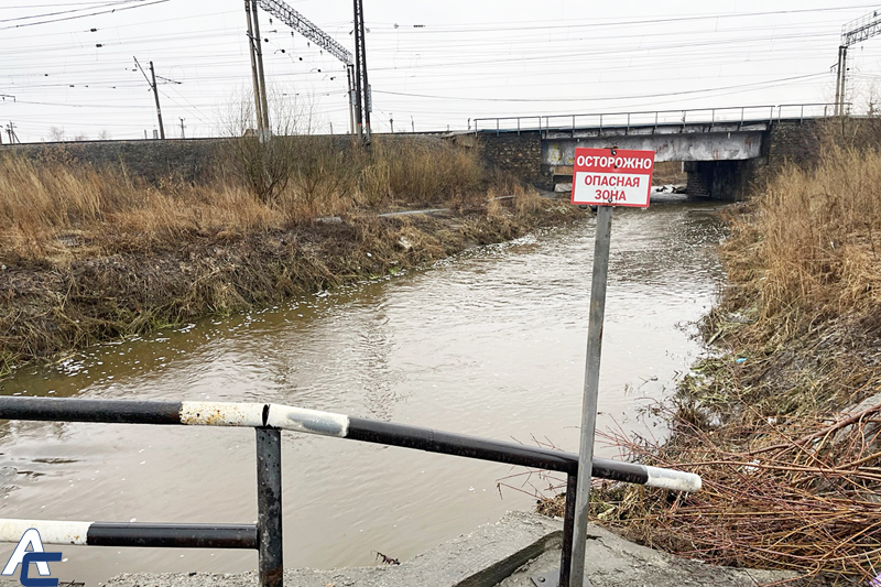 Паводок разрушил участок автодороги в Новосибирской области