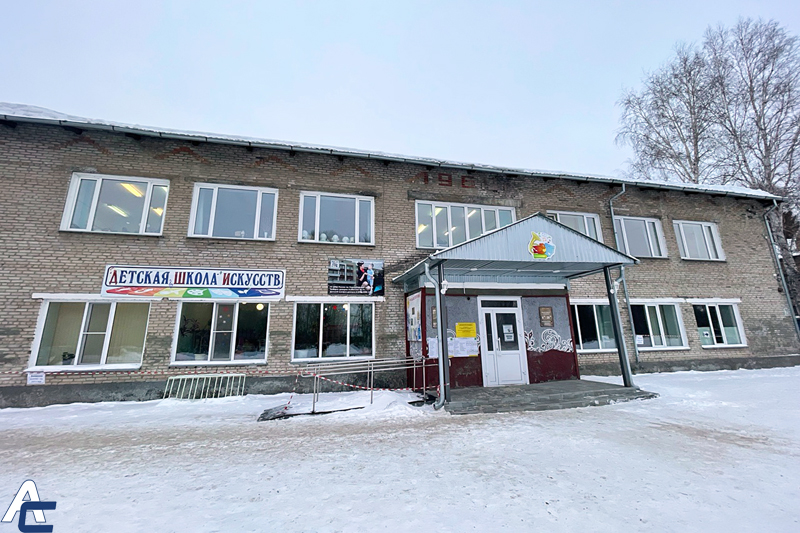 Крышу отремонтируют на здании детской школы искусств в Оби под Новосибирском