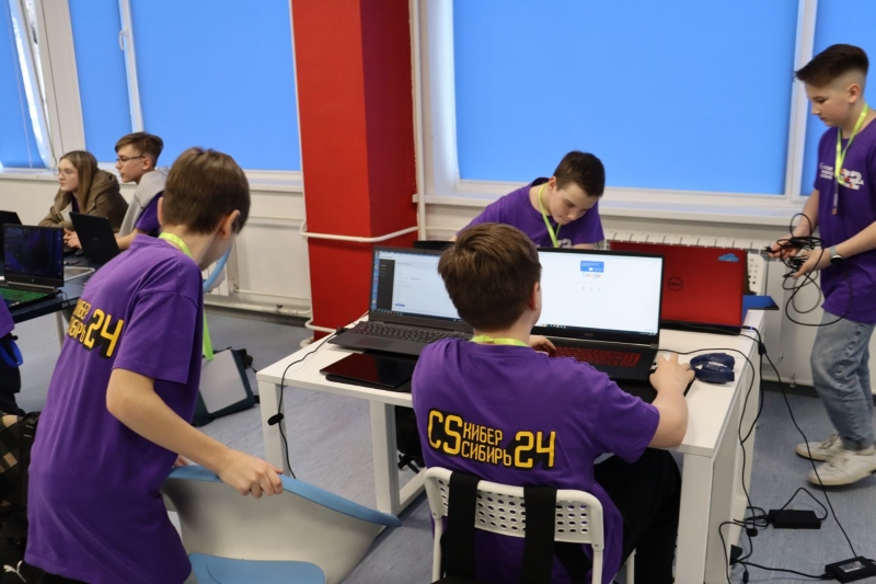 «Кибер Сибирь 2024»: 30 школьных команд соревнуются на хакатоне в Новосибирской области