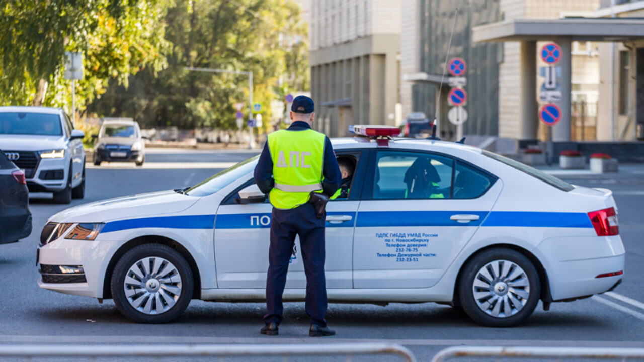 Пенсионер попал под колёса иномарки в центре Оби под Новосибирском -  Аэро-Сити