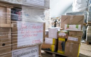 Четыре фуры с медикаментами и техникой отправят из Новосибирской области с зону СВО