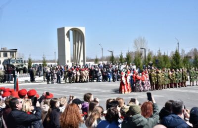 Мемориал памяти павших в ходе проведения СВО открыл губернатор Травников под Новосибирском