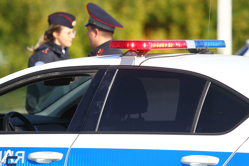 Полицейские открыли стрельбу по автомобилю в Оби под Новосибирском