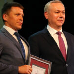 Губернатор Андрей Травников поздравил обчан с юбилеем города Обь