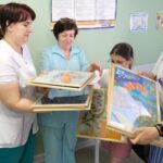 «Доктор клоун» продолжает помогать юным пациентам из Оби под Новосибирском