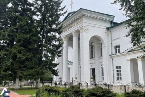 Расписание богослужений в храме Новосибирской духовной семинарии 17 — 23 июня-2024