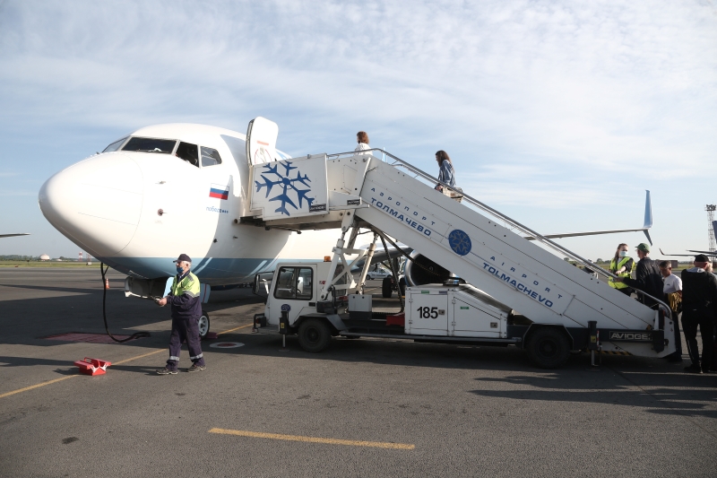 Иностранца за курение в туалете вывели из самолета в аэропорту Толмачево