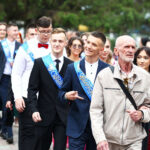 В школах Новосибирской области начались выпускные вечера