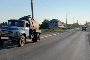 Ребёнок на велосипеде попал под колёса ассенизатора в селе под Новосибирском