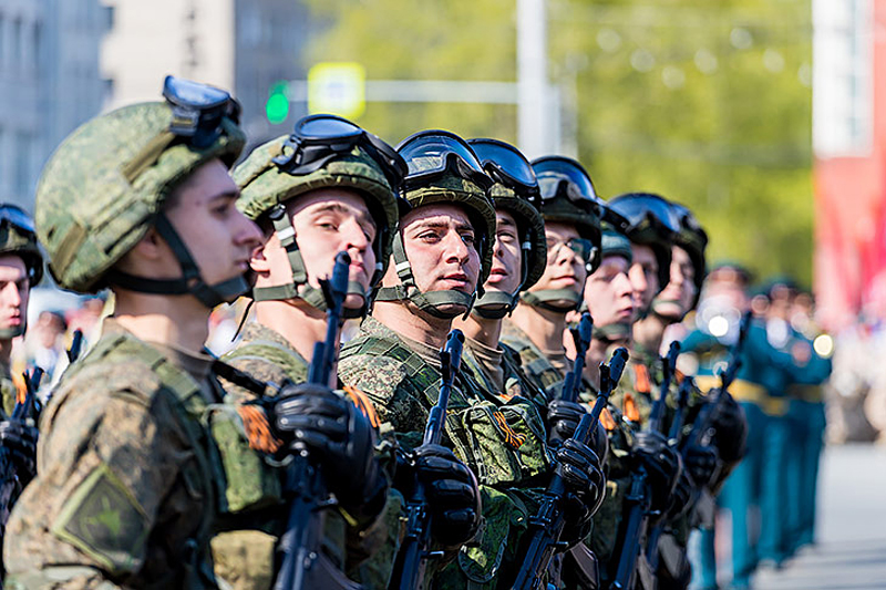 Более 200 человек заключили контракты на службу в новосибирских подразделениях