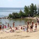 Официальные пляжи для купания в Новосибирской области назвали спасатели
