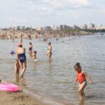 О штрафах для родителей за оставленных на пляжах детей напомнили спасатели Новосибирска