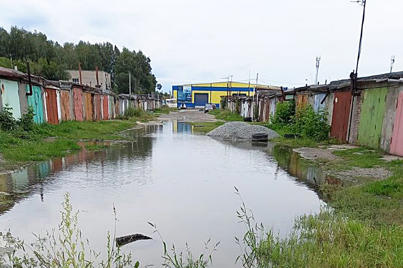 Топит водами капитальные гаражи в Оби под Новосибирском