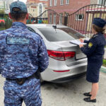 Приставы забрали автомобиль Kia Rio у должника из города Обь под Новосибирском