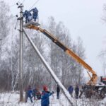 Сильным ветром и метелью оборвало провода ЛЭП в 9 районах Новосибирской области