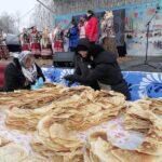 Рекорд по количеству испечённых блинов установили на «Масленице на Сибирском тракте»