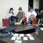 Более 100 специальных чехлов передано бойцам СВО благодаря проекту «Теплые руки»