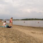 Загорать без погружения в воду разрешили жителям на пляжах Новосибирска
