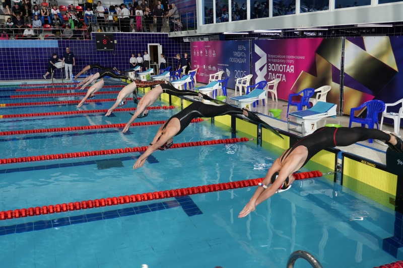 Три рекорда установили в первый день соревнований «Золотая ласта» в Новосибирске