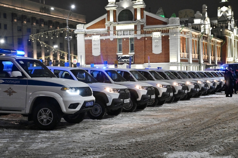 Ключи от новых служебных машин вручили руководителям подразделений полиции в Новосибирске