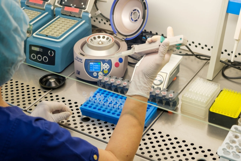 Врач-бактериолог предупредил об опасности нарушения схемы приема антибиотиков