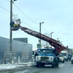 В Оби начался монтаж световых украшений к Новому году-2026