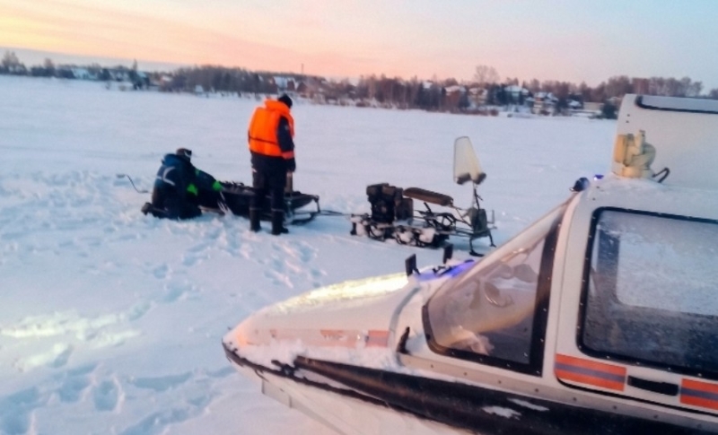 Замерзших рыбаков спасли в 500 метрах от берега на Новосибирском водохранилище