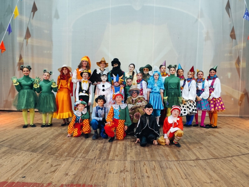 В Оби в ДК «Крылья Сибири» прошла премьера детского спектакля «Золотой ключик»