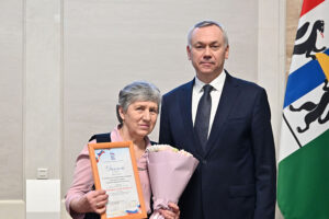 Андрей Травников наградил победителей конкурса «Сельский учитель»