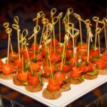 В праздники в аэропорту Толмачево изъяли 60 кг продуктов из-за отсутствия документов