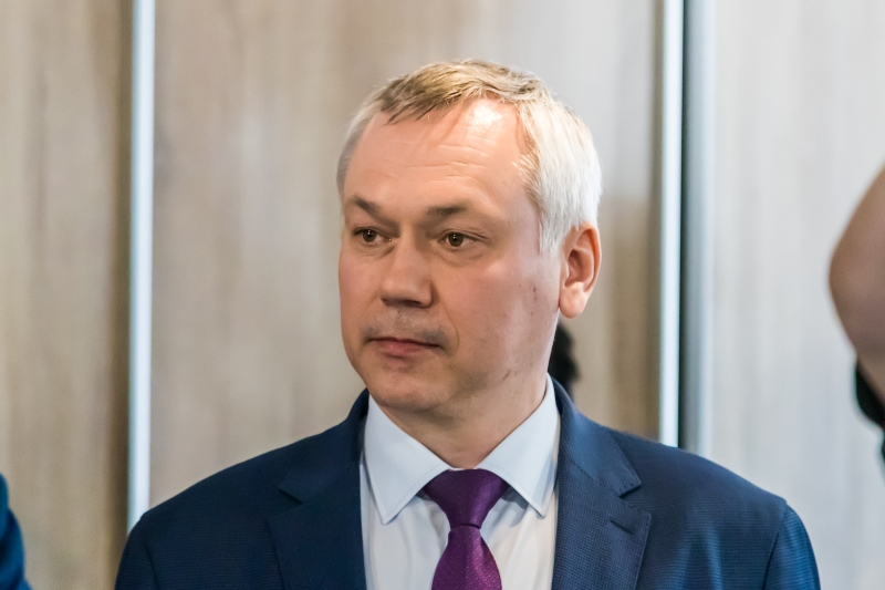 Губернатор Андрей Травников поручил усилить контроль за самовольными постройками