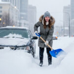 Лопата вместо штанги: снегопады помогут новосибирцам сжечь до 900 калорий в час