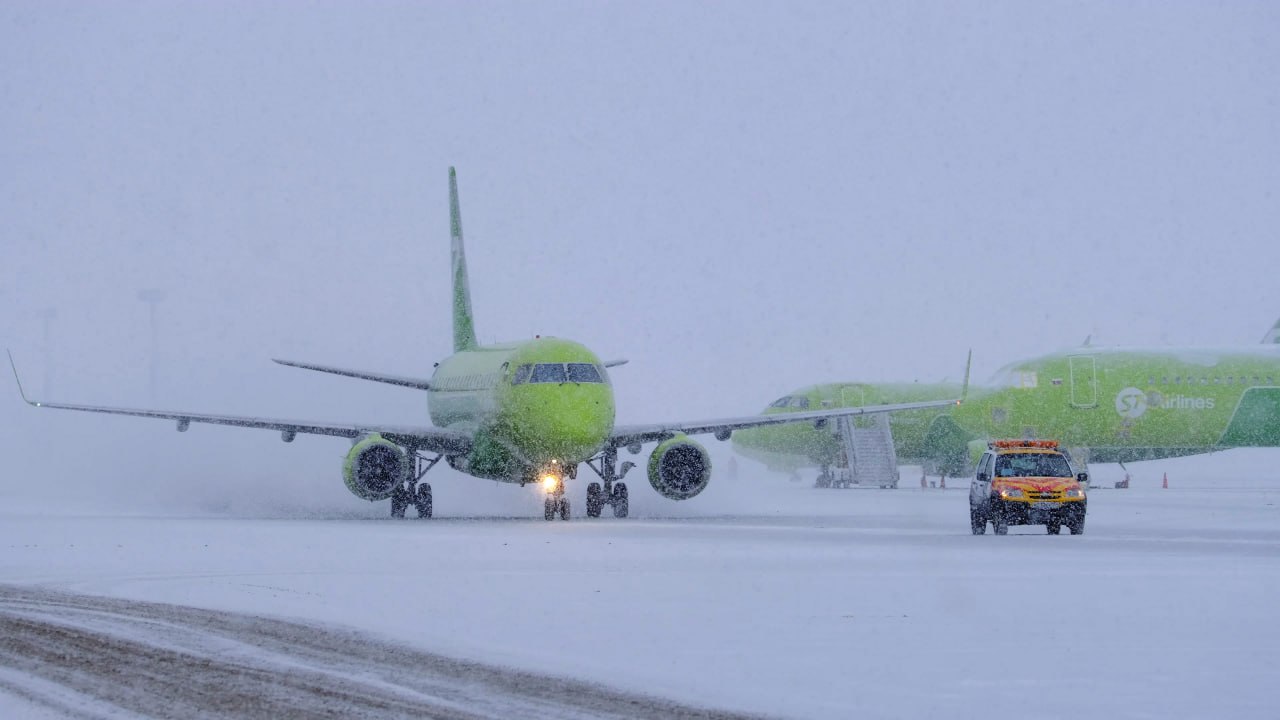 Сильная метель не дала самолёту приземлиться в аэропорту Новосибирска