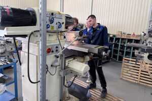 Андрей Травников поручил создать рейтинг работодателей по привлечению молодежи на предприятия