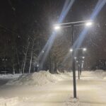 В Военном городке Оби на «Тропе здоровья» включили новое уличное освещение