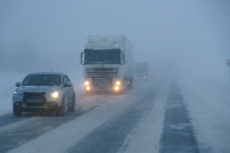 Движение фур и тяжелых грузовиков ограничили 2 февраля в Новосибирске на 13 участках