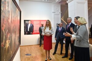 Андрей Травников и Александр Жуков оценили популярные выставки в художественном музее