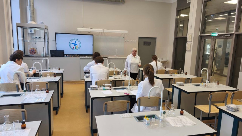 В Новосибирске открыли обновлённый корпус экономического лицея по нацпроекту «Молодёжь и дети»