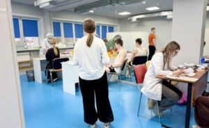 Медики планируют обследовать 300 тысяч новосибирцев на работе и учёбе в 2026 году