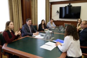 В Новосибирской области прорабатывают новые меры помощи для слабослышащих