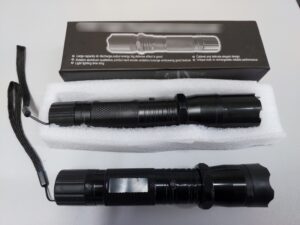 В Толмачёво у пассажира рейса в Ташкент изъяли электрошокер в фонарике