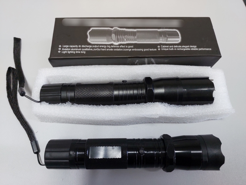 В Толмачёво у пассажира рейса в Ташкент изъяли электрошокер в фонарике