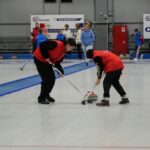 Школьники Новосибирска и Оби борются за победу на первом региональном турнире по кёрлингу