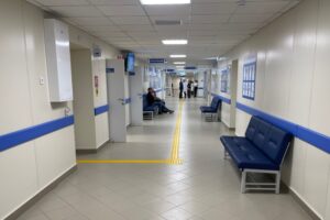 В поликлинике города Обь устранили причину неприятного запаха на первом этаже