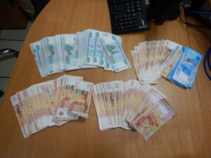 Почти полмиллиона рублей пытались вывезти в Узбекистан через Толмачёво